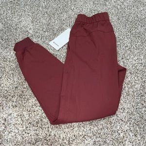 Lululemon on the fly jogger